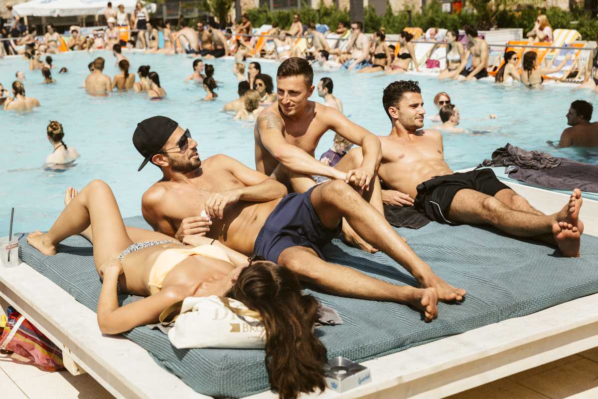 The pool attracts Berlin’s cool crowd