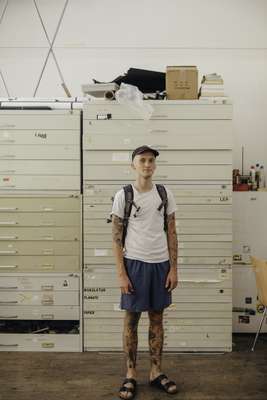 An HGB student in his studio