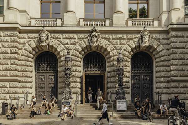 Students enjoying the sunshine outside Leipzig’s university library