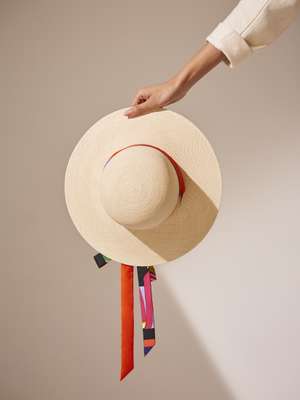 Coat by Mansur Gavriel, hat by Hermès 