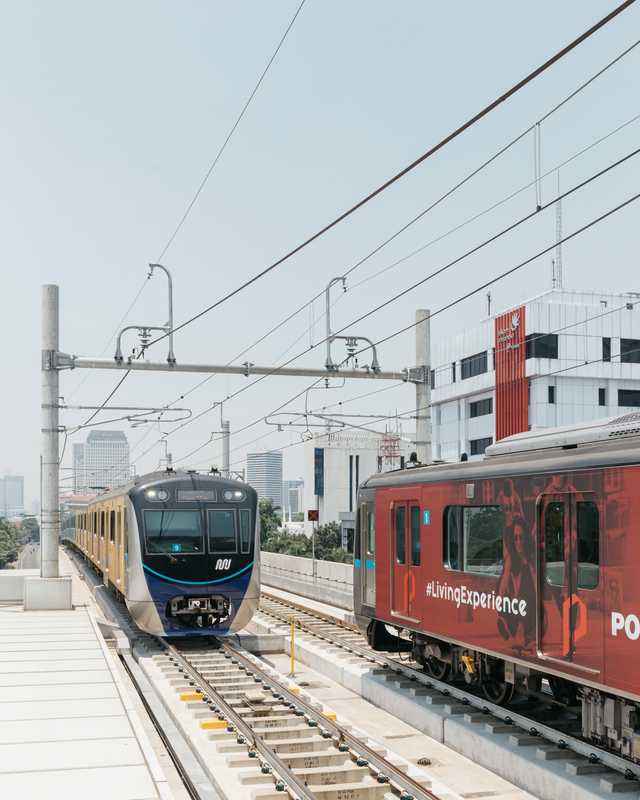 A new MRT train pulling into Asean station