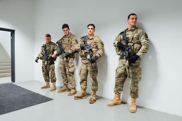 US soldiers kitted out