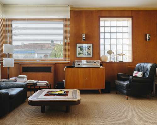 The living room in mid-century style at Villa Mirabelle