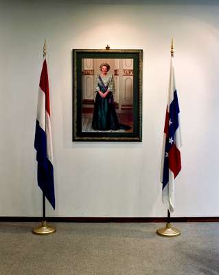 A picture of Queen Beatrix at the prime minister’s office at Fort Amsterdam