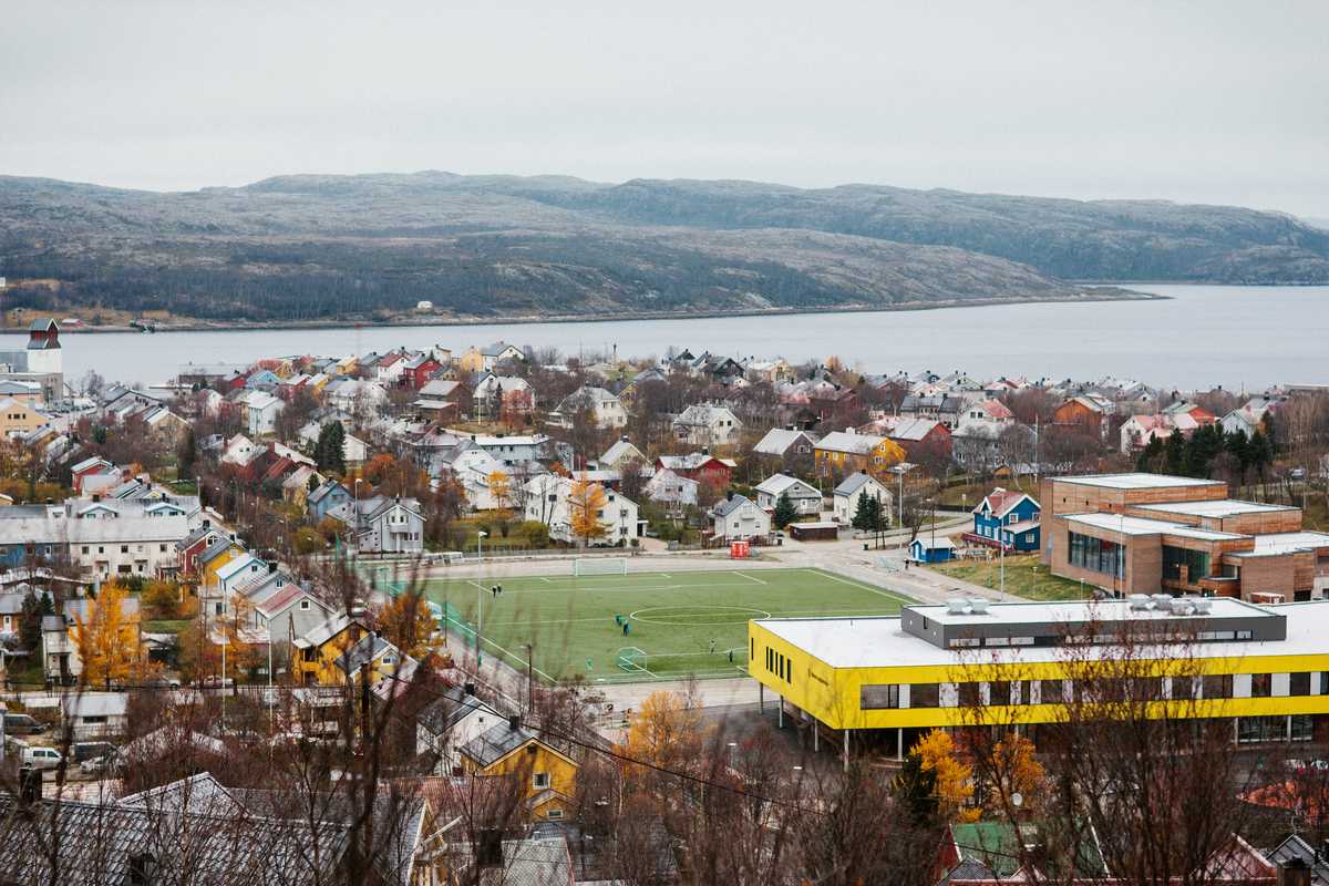 Kirkenes, with its newly built school (yellow) and swimming facilities (behind the school)