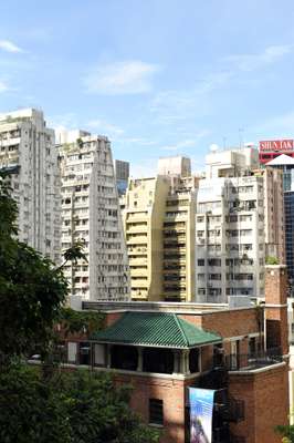 Old and new Hong Kong buildings 