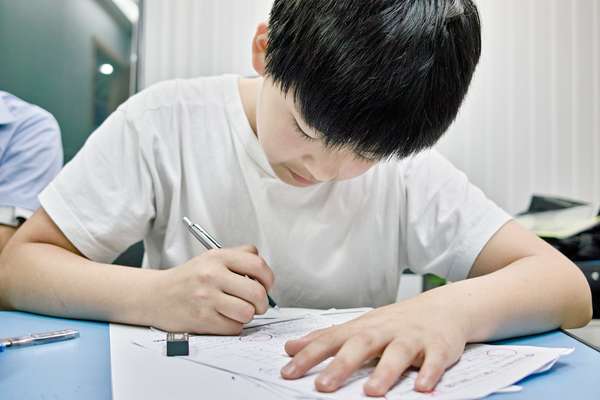 ‘Hagwon’ pupil re-checks his test paper