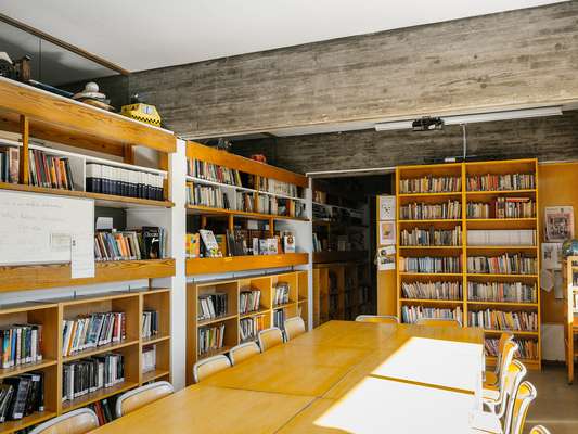 One of Colegio Estudio’s five libraries