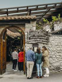 Queue for lunch at Casa Poli 