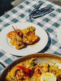 Lobster paella 