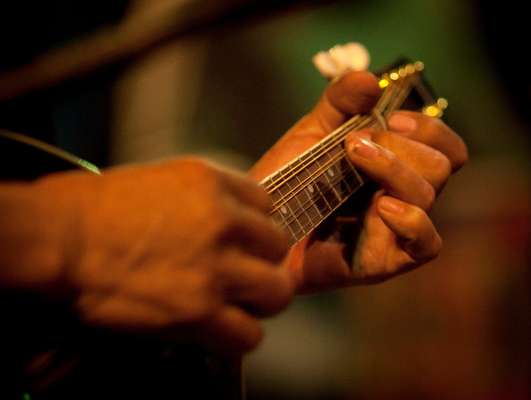 Mandolin playing, Alizé