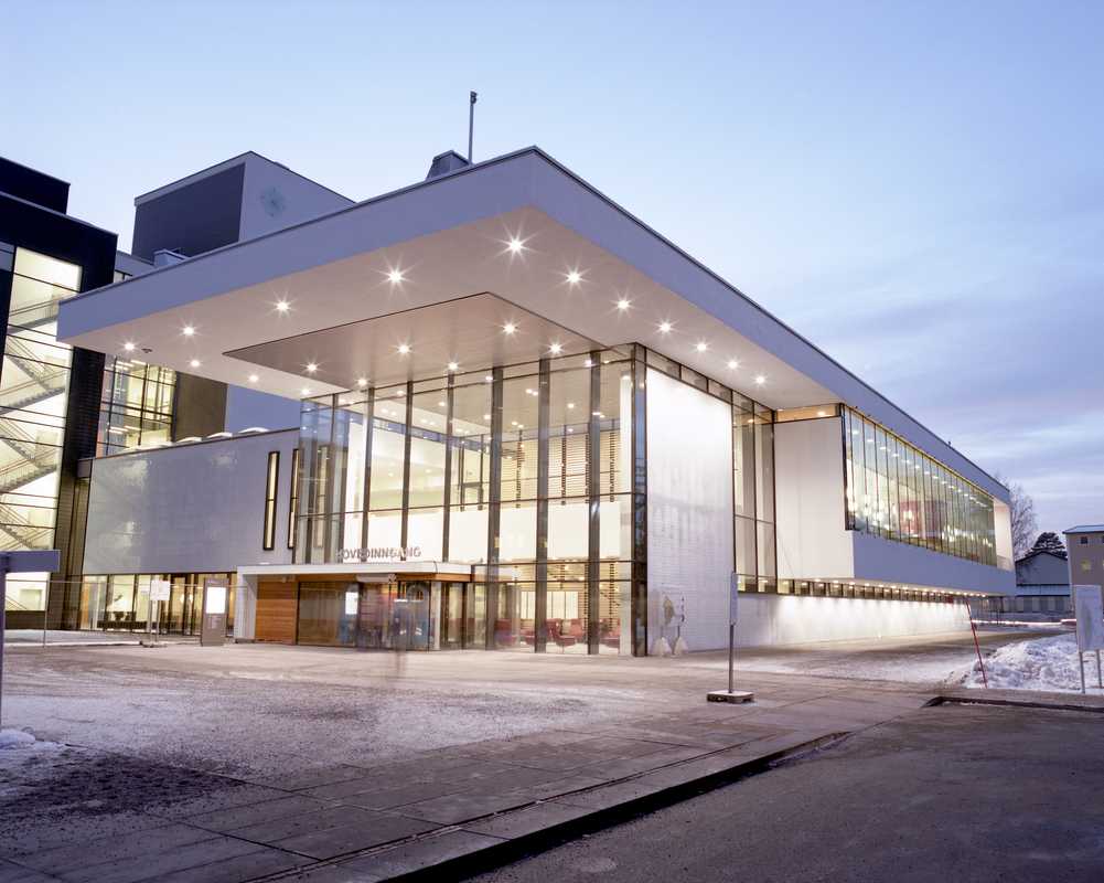 Front entrance featuring glass tiling