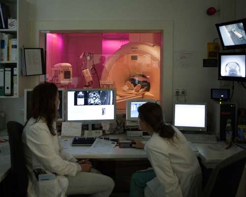 Doctors with an MRI scanner at Munich’s Klinikum Rechts der Isar 