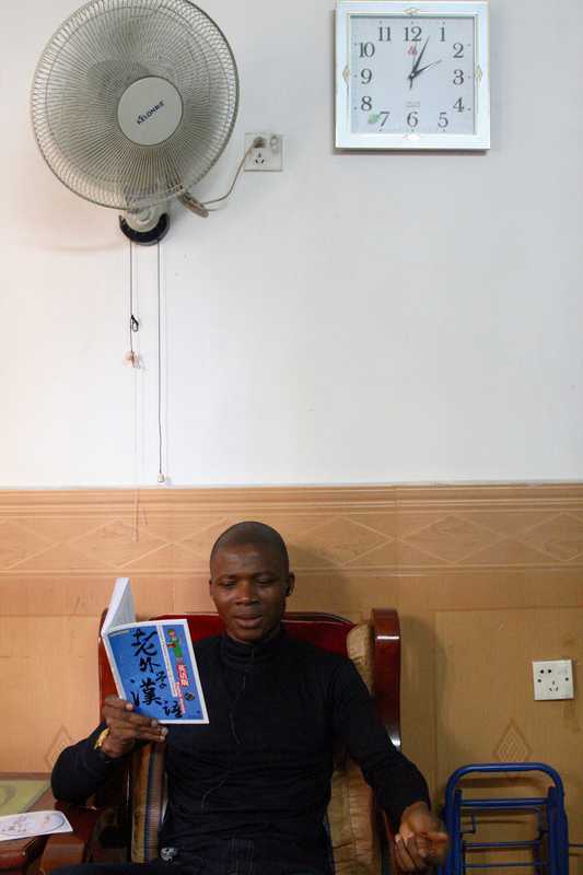 Theophile Whouinsou, from Benin, teaches himself Chinese