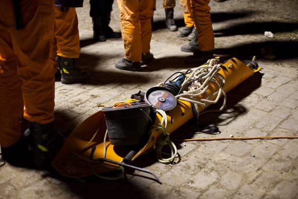 Earthquake rescue equipment