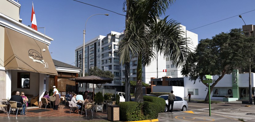 Popular coffee shop in Miraflores