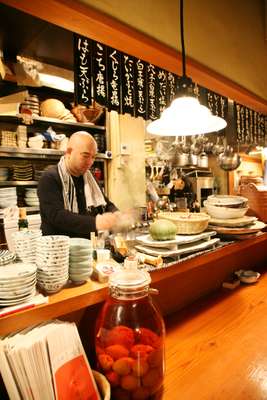  Owner-chef Munehiro Ikeda at work 