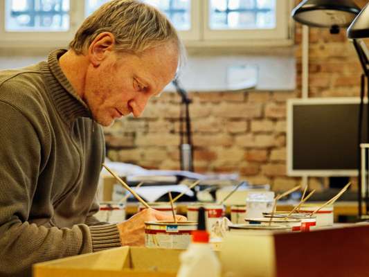 Model-making technician Jörg Albeke