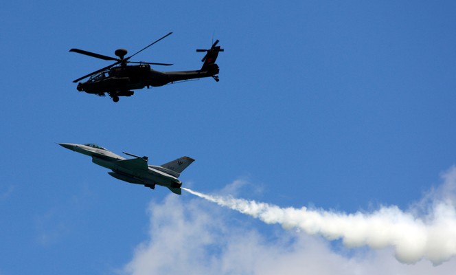 AH-64 Apache and F-16 in the flight display 