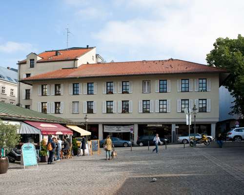 The Viktualienmarkt building was completed in 1977