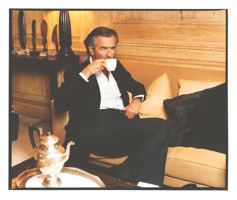 Lévy drinks tea