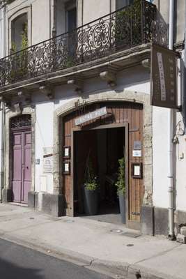 The entrance to L’Entre Pots