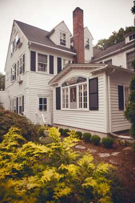 The clapboard exterior of the Roger Sherman Inn