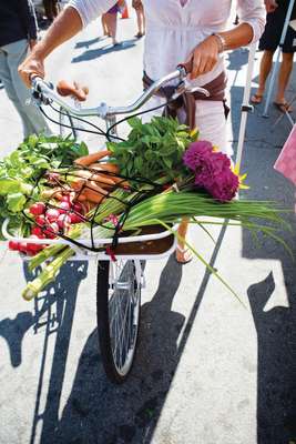 Test driving the LIVE bike at Santa Cruz farmers’ market