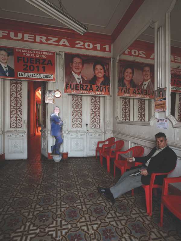 Foyer of Fujimorista campaign HQ 