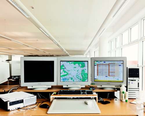 Screens inside the OS flying unit 