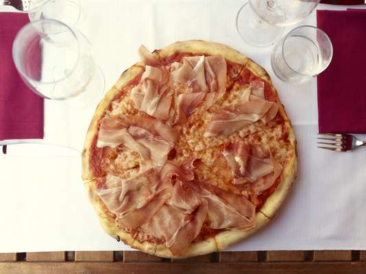 Margherita pizza with prosciutto di Norcia 