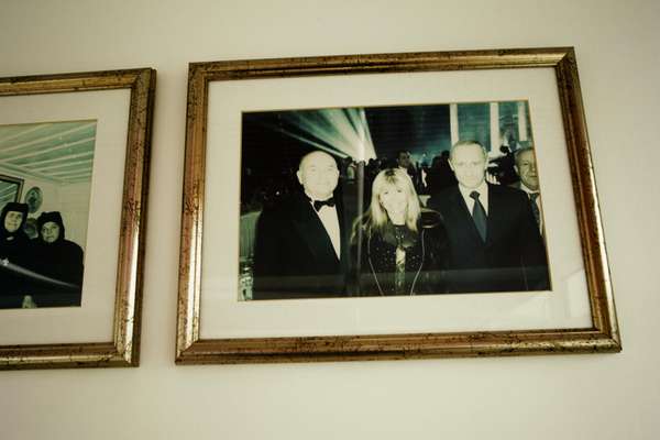 Photograph of Ivanova flanked by Moscow mayor Yury Luzhkov and Vladimir Putin