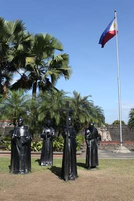 Bronze statues in Intramuros