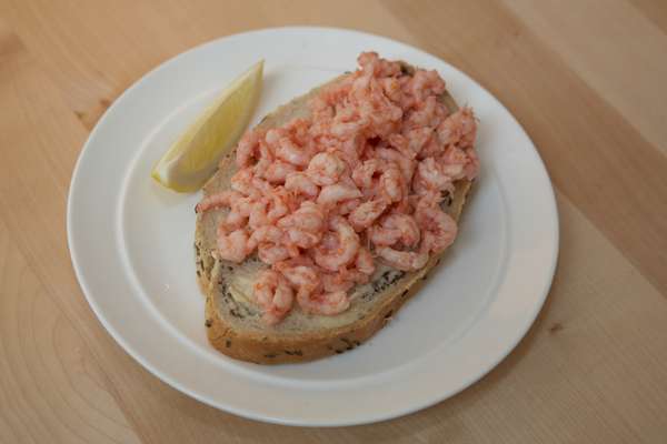 Peeled fjord shrimps