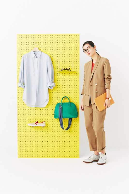 She wears: jacket and trousers by Altea, vest by Barena Venezia, shoes by Santoni, Edited by Marco Zanini, glasses by VIU, zip pouch by Ettinger, watch by Kronaby. On the board: shirt by Bagutta, glasses by Persol, bag by Hermès, slip-ons by Rivieras