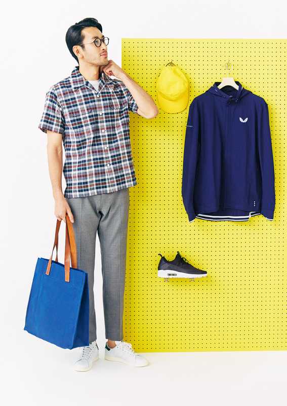 He wears: shirt by Woolrich, t-shirt by Circolo 1901, trousers by Jacob Cohën, trainers by Adidas Originals, glasses by Eyevan 7285, bag by Frescobol Carioca. On the board: cap by Freemans Sporting Club, jacket by Castore, trainers by Nike Sportswear