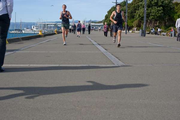 Lunchtime runners on Wellington’s waterfront