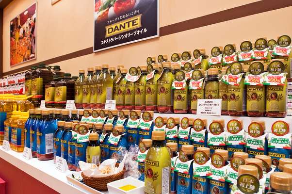  Olive oil display