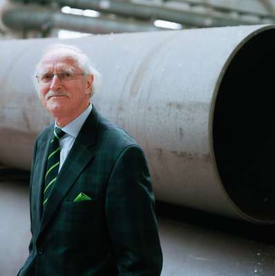 Stein in front of cargo tube