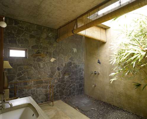 The wet room is close to nature