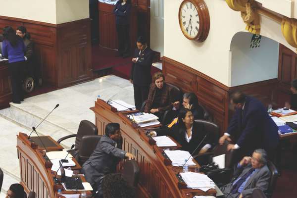 Fujimori in the congressional chamber