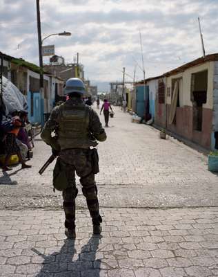 An afternoon patrol in Cité Soleil slum