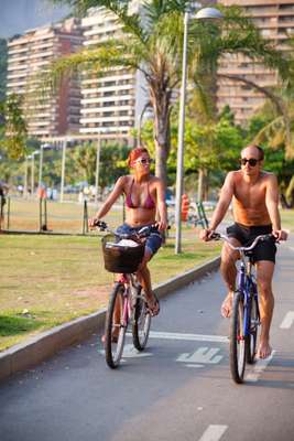 Cyclists around the Lagoa