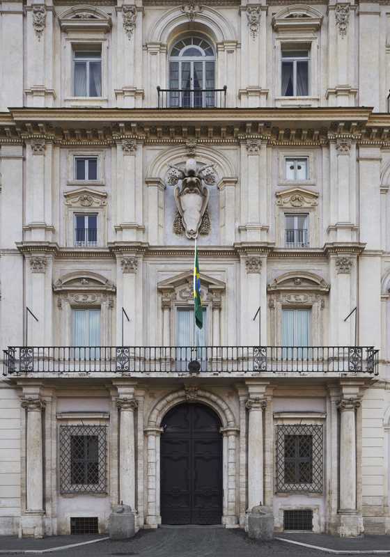 Entrance to the embassy 