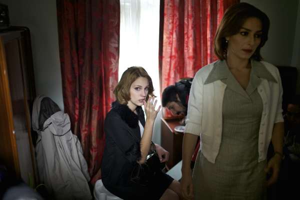 Actresses Farah Zeynep Abdullah and Ayça Bingöl 