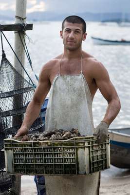 Laelcio Queiroz, an oyster farmer