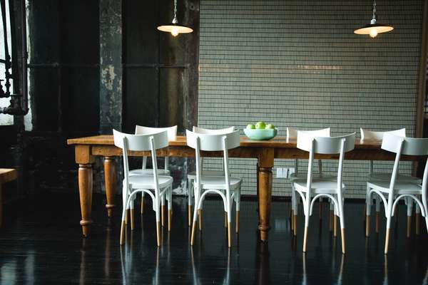 Office 1 (Andre Balazs' Properties, New York): Kitchen table 