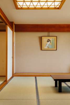 Japanese-style guest room 