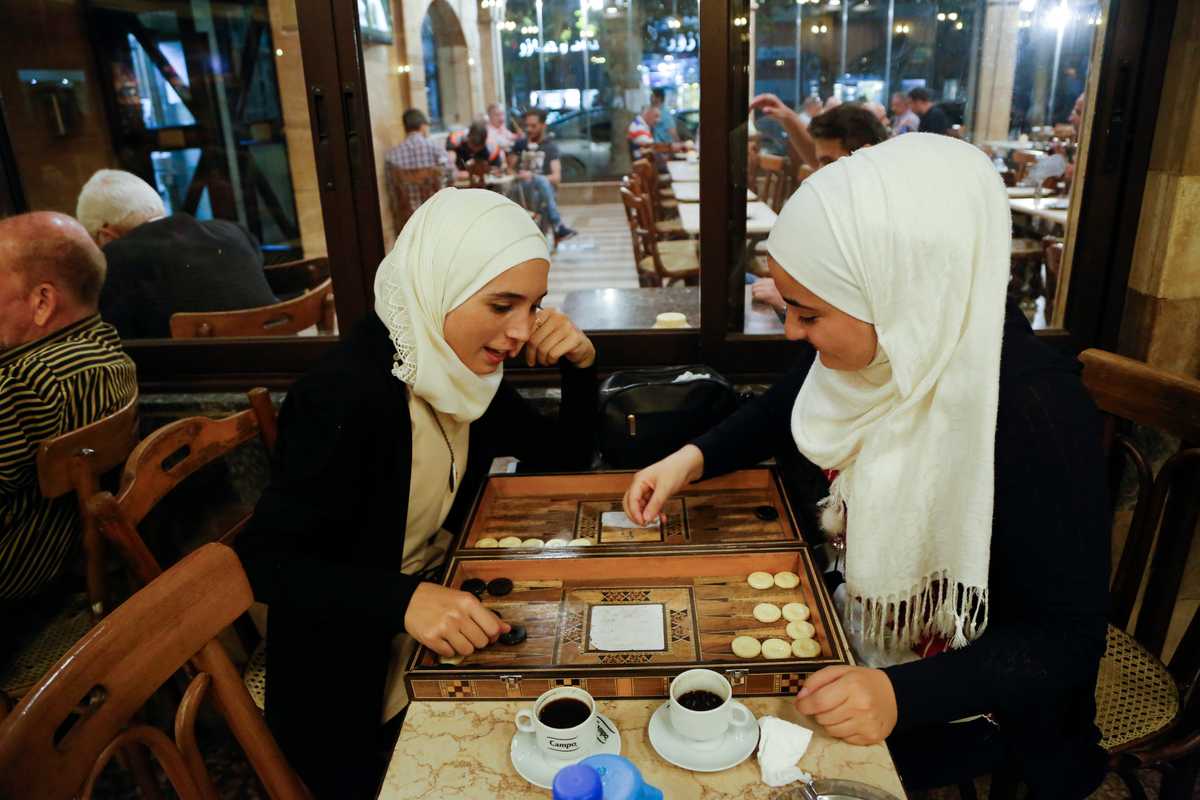 Ai Rawda Café, the place for backgammon and water pipes