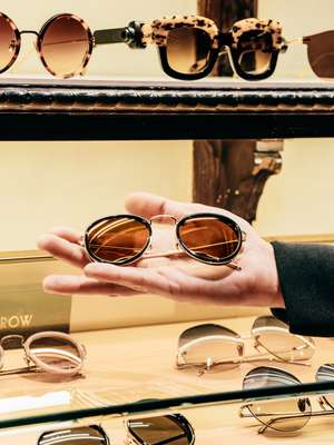 Linda Farrow frames 